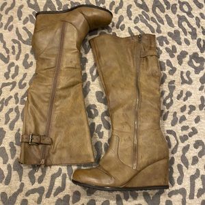 Heel tan boots